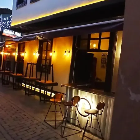 Ξενοδοχείο Gagarin Pub &