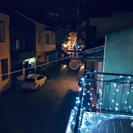 Ξενοδοχείο Gagarin Pub & *