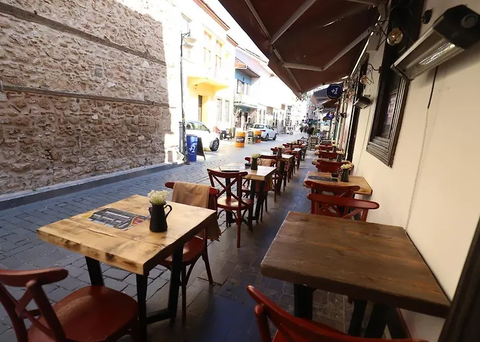 Gagarin Pub & מלון אנטליה