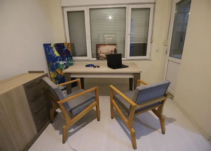 Gagarin Pub & מלון *